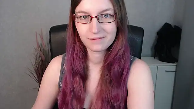 emmaxDelight online show from 02.12.25