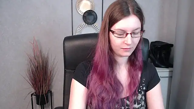 emmaxDelight online show from 03.04.25