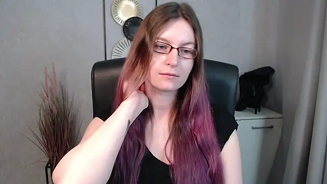 emmaxDelight online show from 03.05.25