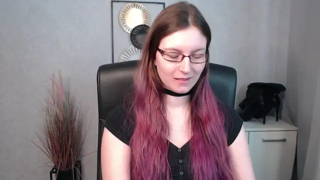 emmaxDelight online show from 03.18.25