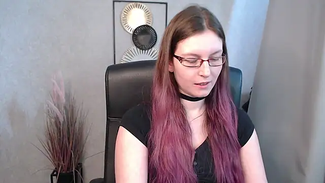 emmaxDelight online show from 03.18.25