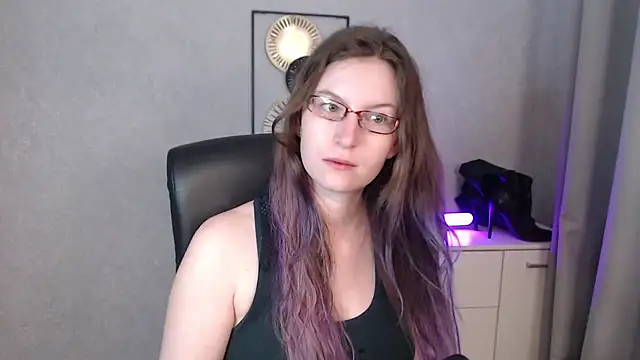 emmaxDelight online show from 09.11.25