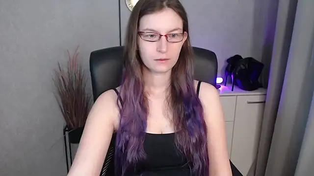 emmaxDelight online show from 10.10.25