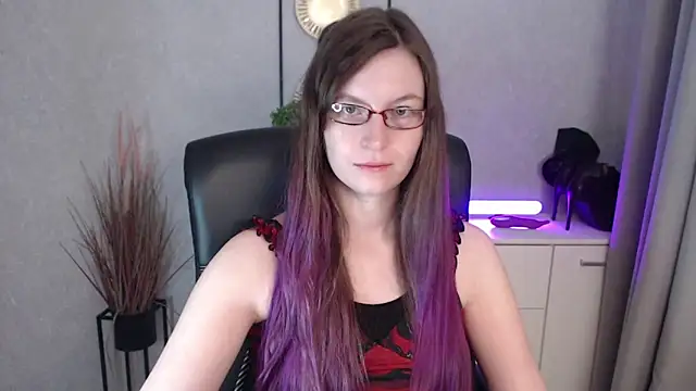 emmaxDelight online show from 11.28.25