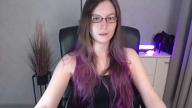 emmaxDelight online show from 12.04.25