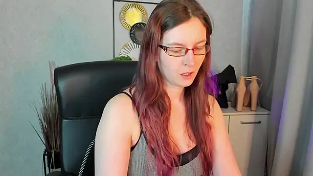 Snapshot of emmaxDelight chatting on 05.18.26 emmaxDelight online show from 05.18.26