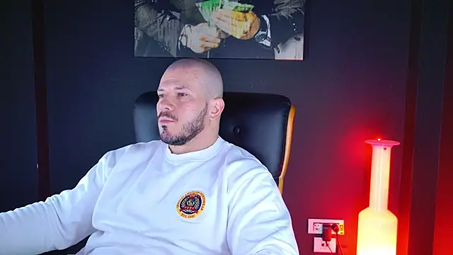 Snapshot of AngeloEric chatting on 12.04.24 AngeloEric online show from 12.04.24