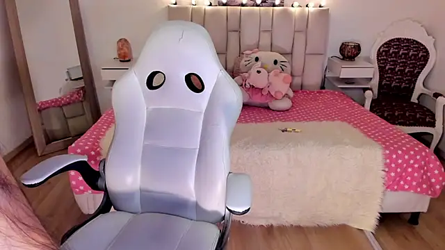 zoe turnner 18 online show from 09.26.25