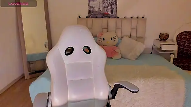 zoe turnner 18 online show from 10.15.25