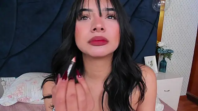 LARISSAEVANS online show from 11.11.25