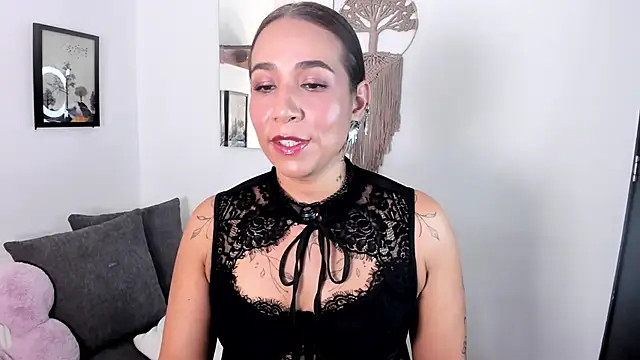 Snapshot of electra_hunt chatting on 04.30.26 electra hunt online show from 04.30.26