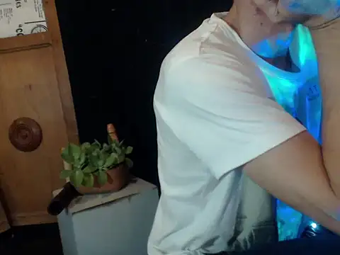 laye19 online show from 10.04.25