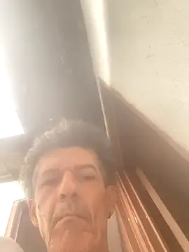 laye19 online show from 12.04.25