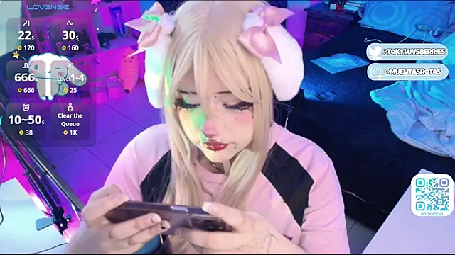 Snapshot of toky_doll chatting on 07.18.26 toky doll online show from 07.18.26