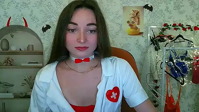  Barbie Kiss  online show from 10.31.25