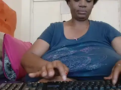 tinagiant online show from 02.12.25