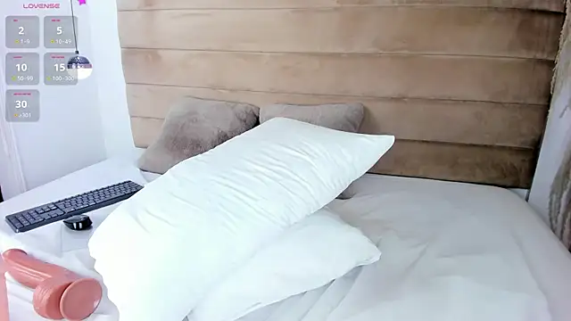 Snapshot of IsabellaJonns chatting on 12.05.24 IsabellaJonns online show from 12.05.24