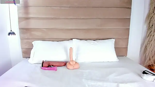 Snapshot of IsabellaJonns chatting on 02.09.25 IsabellaJonns online show from 02.09.25