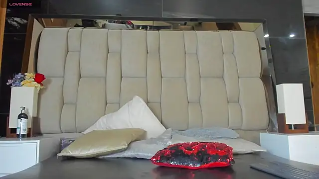 Hanna lens online show from 03.12.25