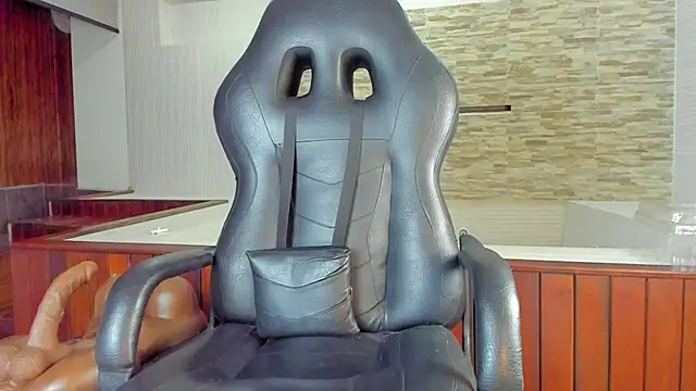 Hanna lens online show from 03.20.25