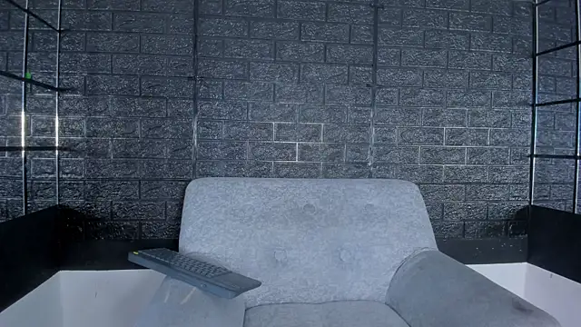 Hanna lens online show from 10.17.25