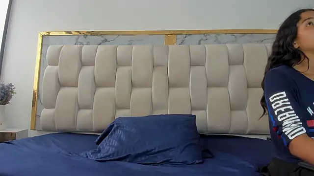 Hanna lens online show from 03.25.26