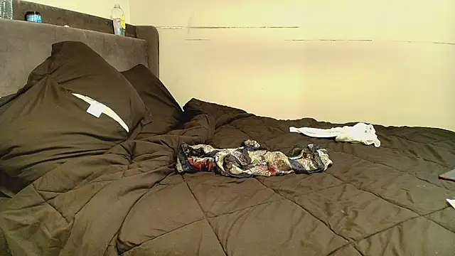 Naomiruty online show from 10.21.25