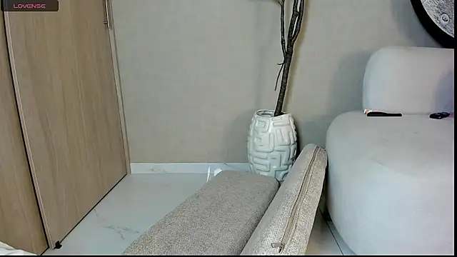 Snapshot of emily_huddson_ chatting on 06.22.26 emily huddson online show from 06.22.26