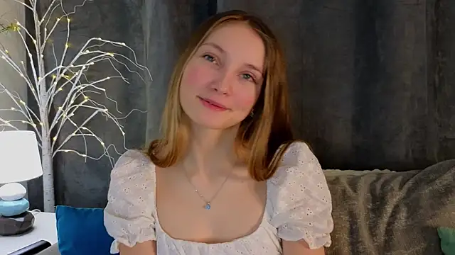 Snapshot of MonaEldon chatting on 12.14.24 MonaEldon online show from 12.14.24