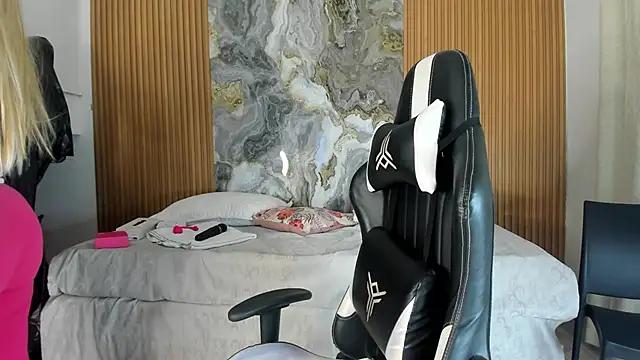 Danna topless online show from 11.27.25