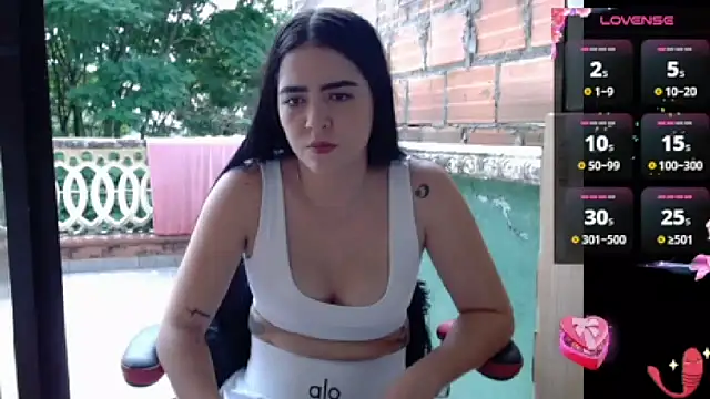 Snapshot of lvsaraa_sexy chatting on 12.31.24 lvsaraa sexy online show from 12.31.24