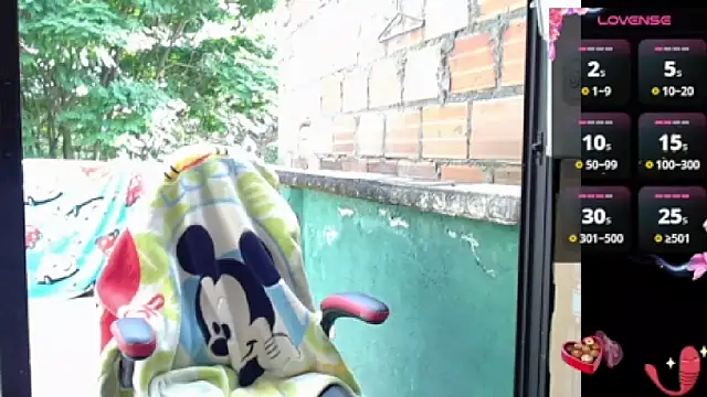 Snapshot of lvsaraa_sexy chatting on 01.08.25 lvsaraa sexy online show from 01.08.25