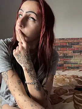 Snapshot of kriszy_baby chatting on 02.14.25 kriszy baby online show from 02.14.25