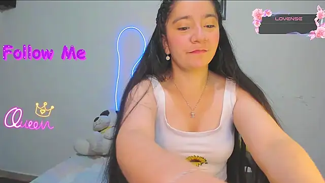 Snapshot of litle_mily_ chatting on 07.18.26 litle mily online show from 07.18.26