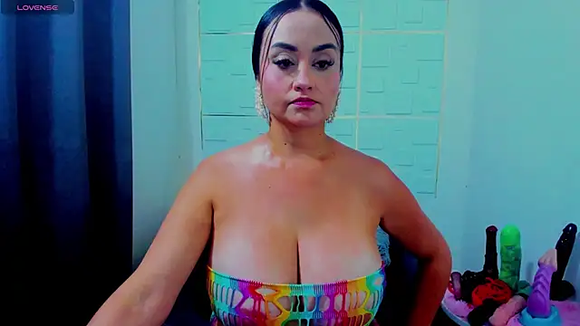 Snapshot of IsaSixty9 chatting on 03.08.25 IsaSixty9 online show from 03.08.25