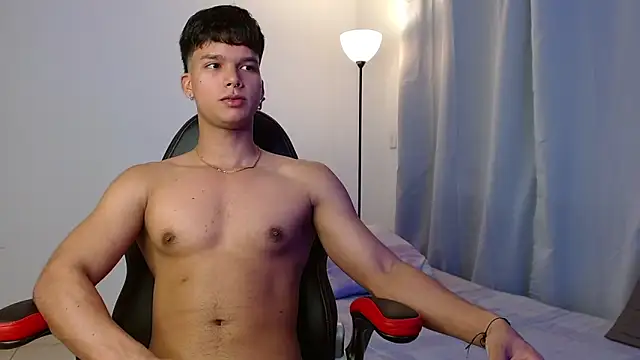 Snapshot of lous_g chatting on 01.09.25 lous g online show from 01.09.25