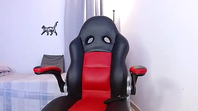 Snapshot of lous_g chatting on 02.12.25 lous g online show from 02.12.25