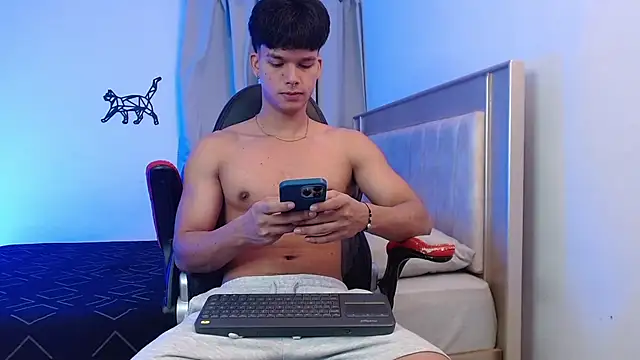 Snapshot of lous_g chatting on 12.21.25 lous g online show from 12.21.25