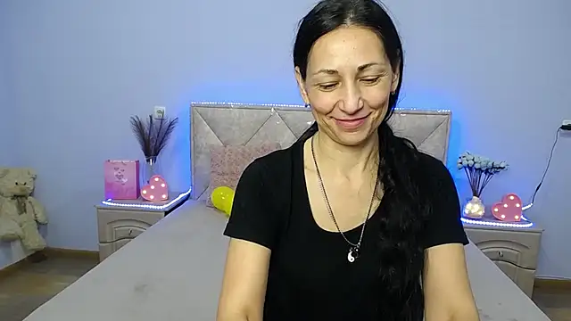 Snapshot of LiluGrants chatting on 01.12.25 LiluGrants online show from 01.12.25