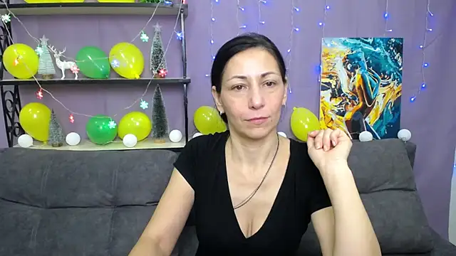 Snapshot of LiluGrants chatting on 01.12.25 LiluGrants online show from 01.12.25