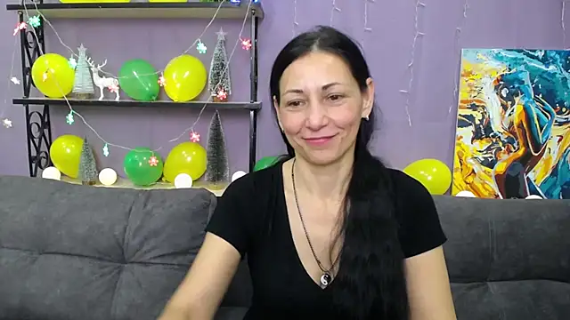 Snapshot of LiluGrants chatting on 01.13.25 LiluGrants online show from 01.13.25