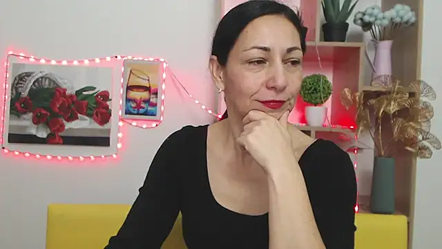 Snapshot of LiluGrants chatting on 01.17.25 LiluGrants online show from 01.17.25