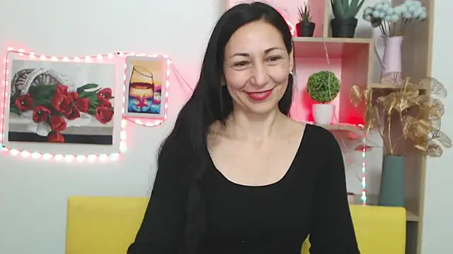 Snapshot of LiluGrants chatting on 01.17.25 LiluGrants online show from 01.17.25