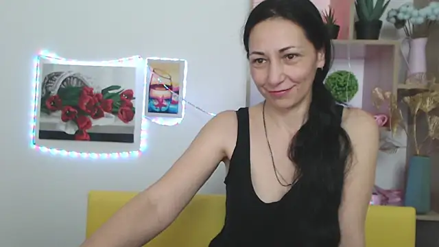 Snapshot of LiluGrants chatting on 01.19.25 LiluGrants online show from 01.19.25