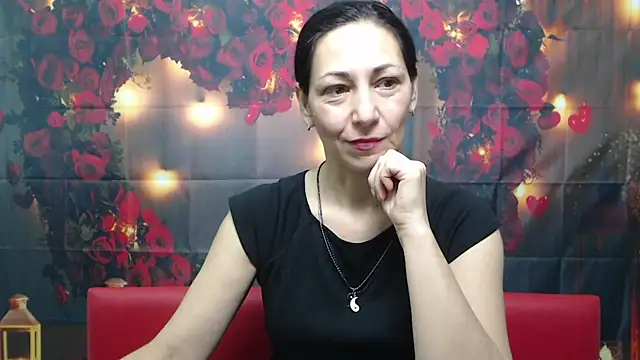 Snapshot of LiluGrants chatting on 01.21.25 LiluGrants online show from 01.21.25