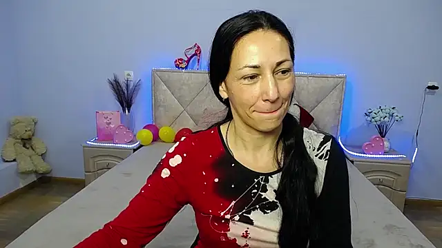 Snapshot of LiluGrants chatting on 01.22.25 LiluGrants online show from 01.22.25