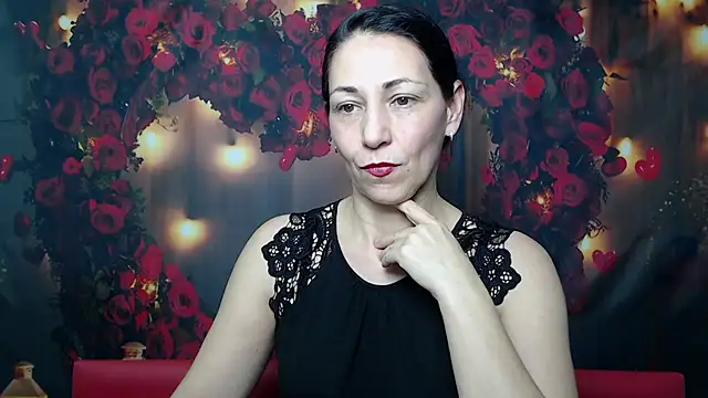 Snapshot of LiluGrants chatting on 02.03.25 LiluGrants online show from 02.03.25