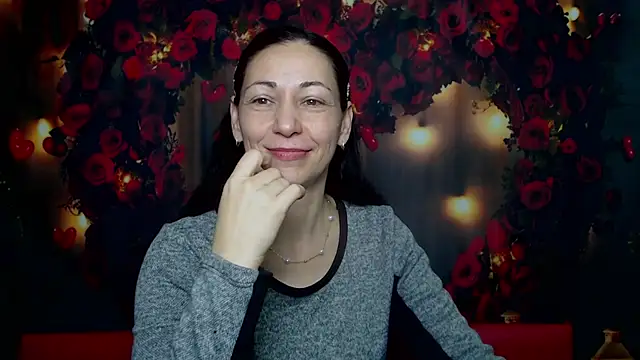 Snapshot of LiluGrants chatting on 02.08.25 LiluGrants online show from 02.08.25