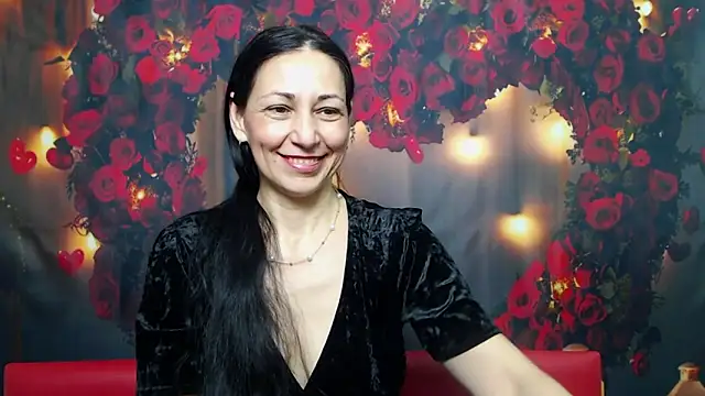 Snapshot of LiluGrants chatting on 02.12.25 LiluGrants online show from 02.12.25