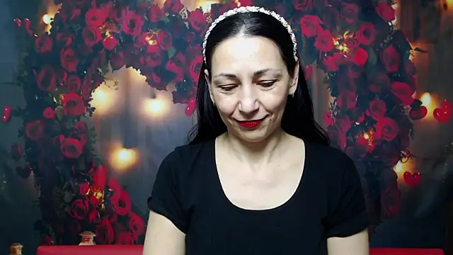 Snapshot of LiluGrants chatting on 02.13.25 LiluGrants online show from 02.13.25